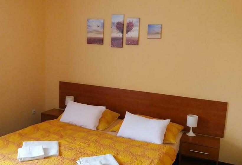 스탠다드 스튜디오, Penzion Fako