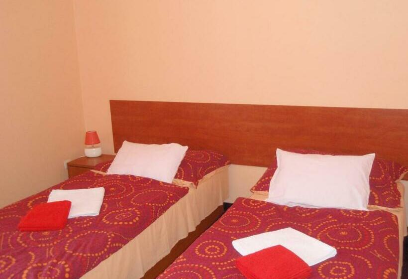 스탠다드 스튜디오, Penzion Fako