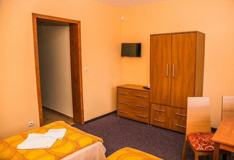 스탠다드 스튜디오, Penzion Fako