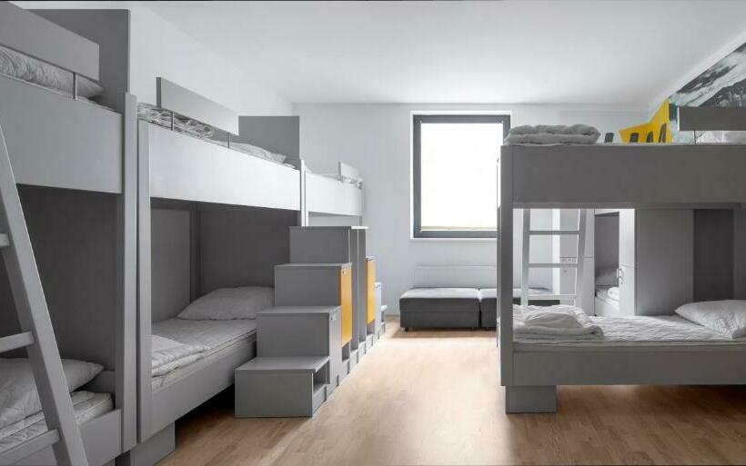 تختخواب در اتاق مشترک, Youth Hostel Trbovlje