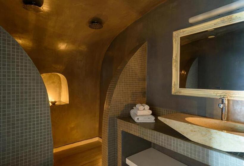 クイーンサイズベッドのスイートルーム, Senses Suites