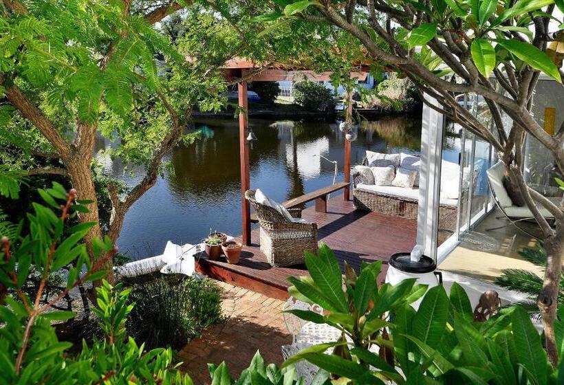 جناح عائلي, Admiralty Bed & Breakfast