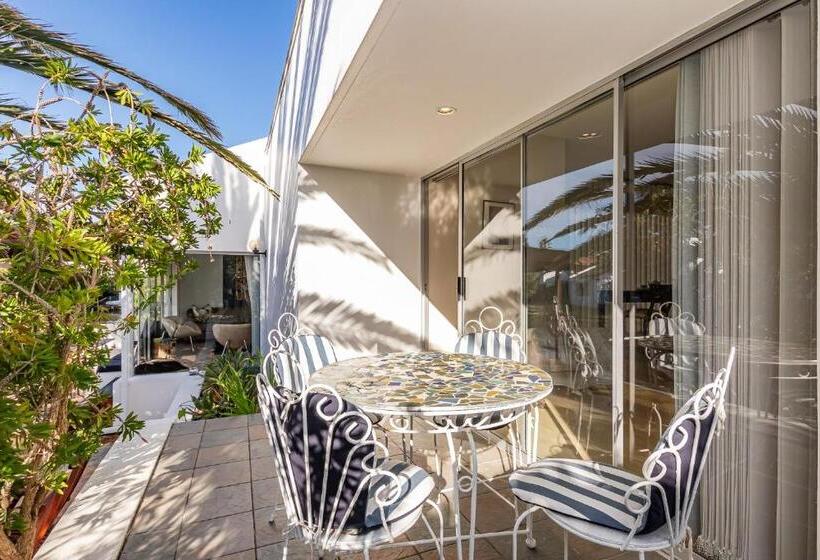 جناح عائلي, Admiralty Bed & Breakfast