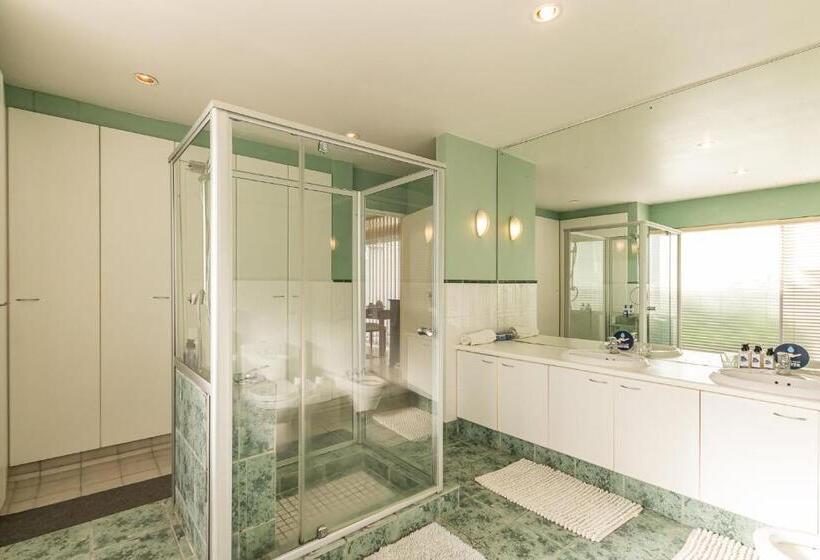 جناح عائلي, Admiralty Bed & Breakfast