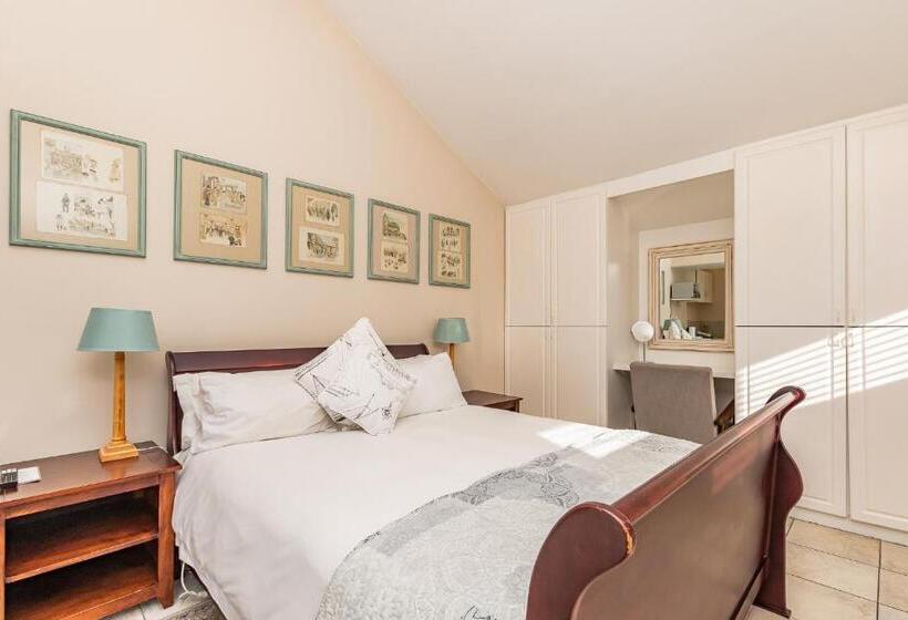 غرفة عائلية مطلّة علي الجبل, Admiralty Bed & Breakfast