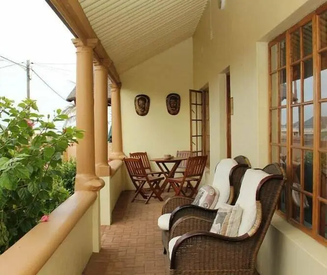 Perhehuone, African Dreams Bed & Breakfast