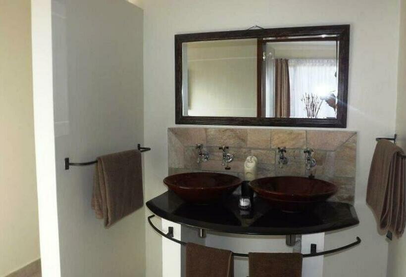 스탠다드 룸 킹사이즈 침대, Akidogo Guest House