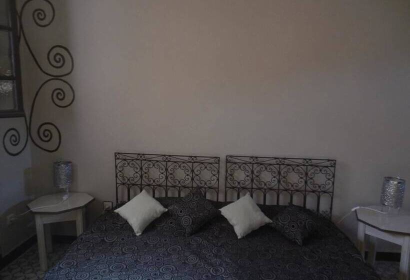 اتاق استاندارد سه نفره, Riad Taddert