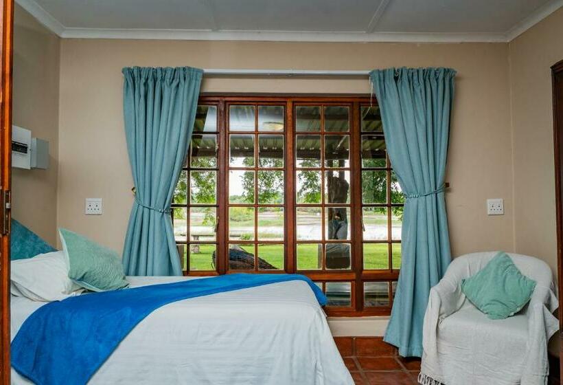 家庭间, Riverbank Lodge