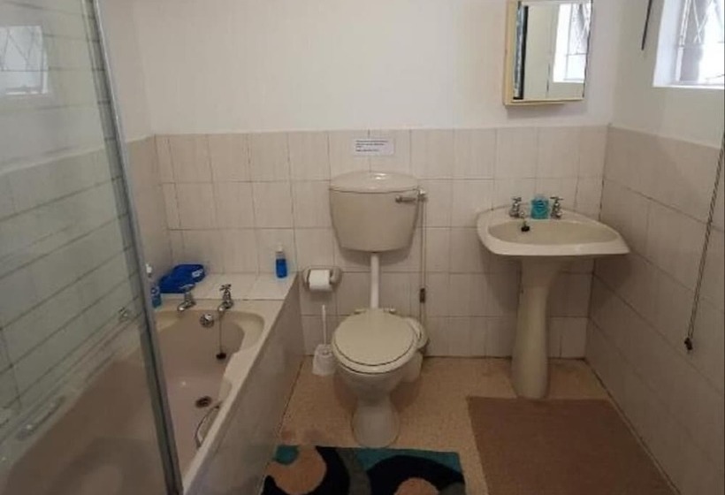 בקתה, Sunbird Guest House