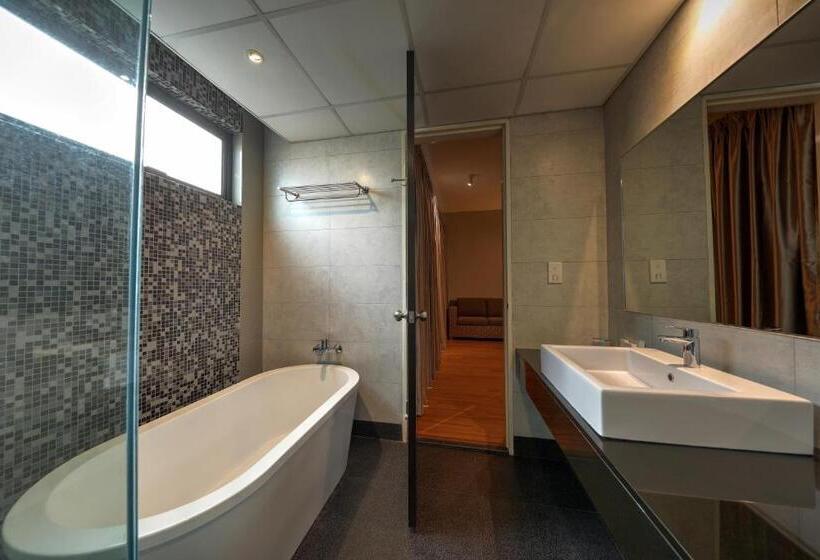 디럭스 스위트, Acappella Suite