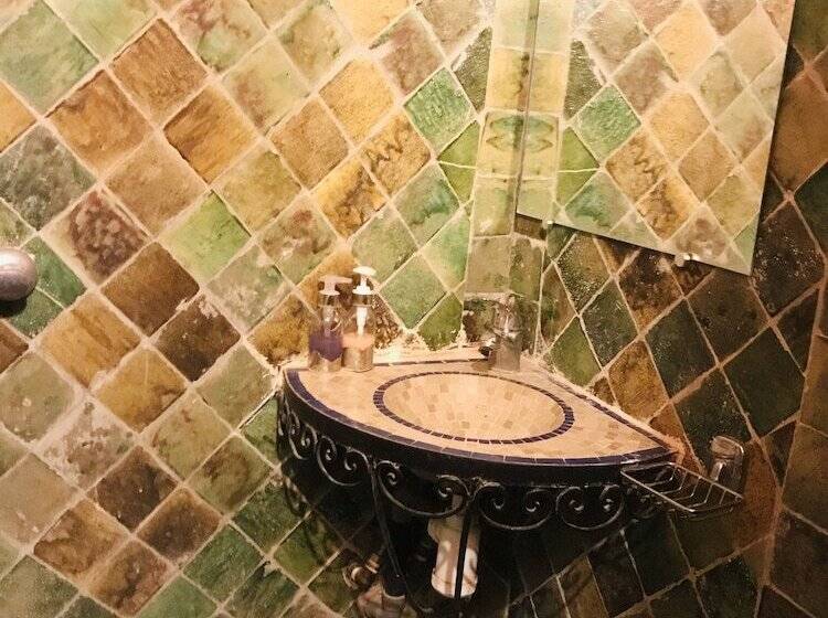 اتاق استاندارد چهار تخته, Kasbah Ennakb