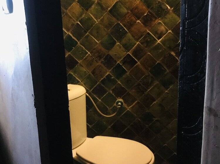 اتاق استاندارد چهار تخته, Kasbah Ennakb