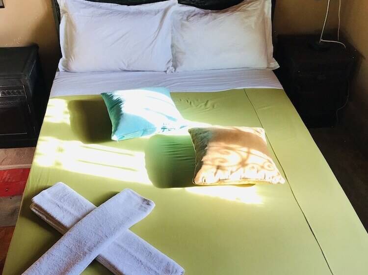 اتاق استاندارد چهار تخته, Kasbah Ennakb