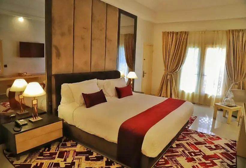 سوئیت جونیور با چشم‌انداز باغ, Parador