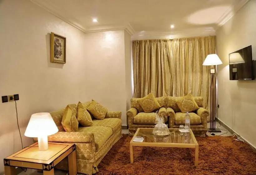 سوئیت جونیور با چشم‌انداز باغ, Parador