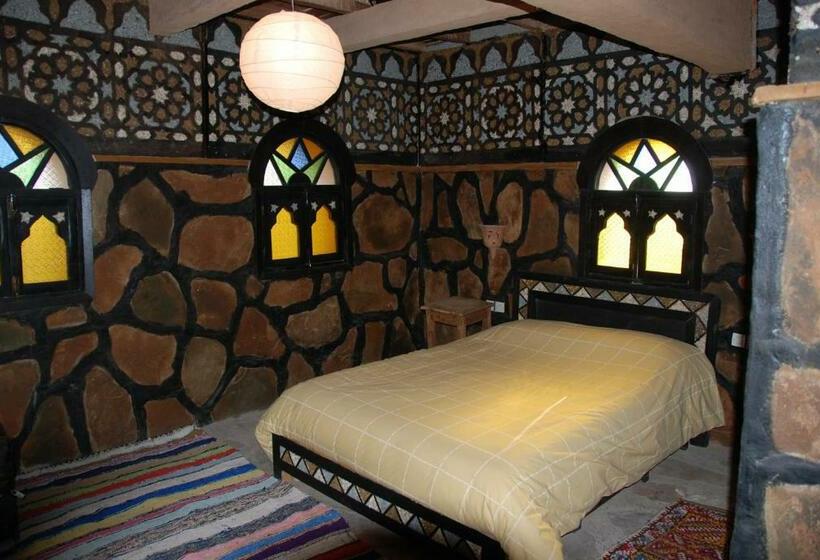 اتاق اکونومی, Rose Du Sable