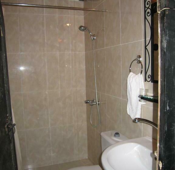 اتاق لوکس, Rose Du Sable