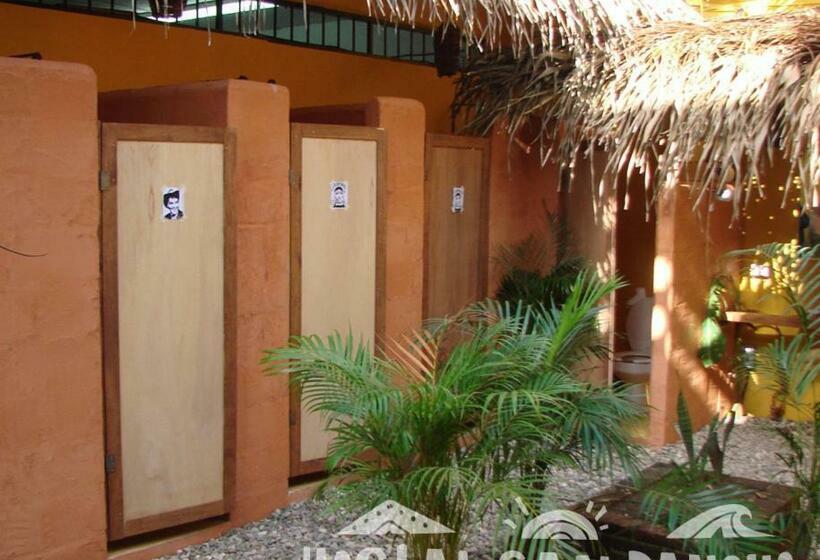 غرفة قياسية سرير بطابقين مزودة بحمام مشترك, Hostal San Pancho