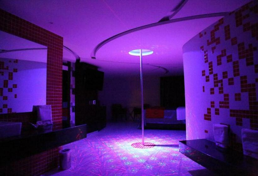 Büyük Çift Kişilik Yataklı Standart Oda, Amazonas