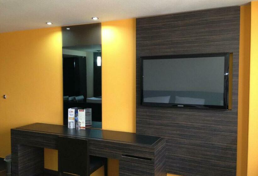 Büyük Çift Kişilik Yataklı Standart Oda, Amazonas