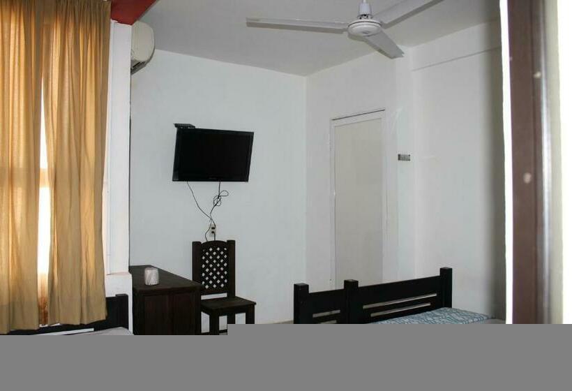 غرفة قياسية, Calle8