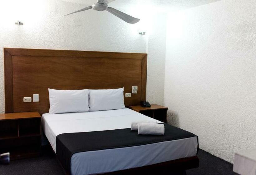 Camera Standard Letto Matrimoniale, Central Irapuato   Hotel En Irapuato