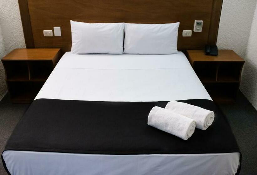 ダブルベッドスタンダードルーム, Central Irapuato   Hotel En Irapuato