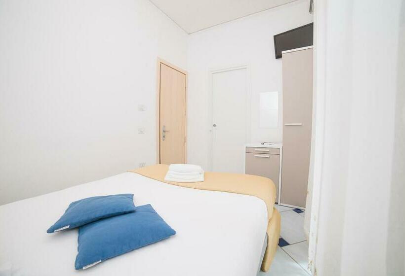 غرفة قياسية فردية مزودة بشُرفة, De Rosa