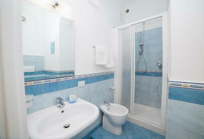 غرفة قياسية فردية مزودة بشُرفة, De Rosa