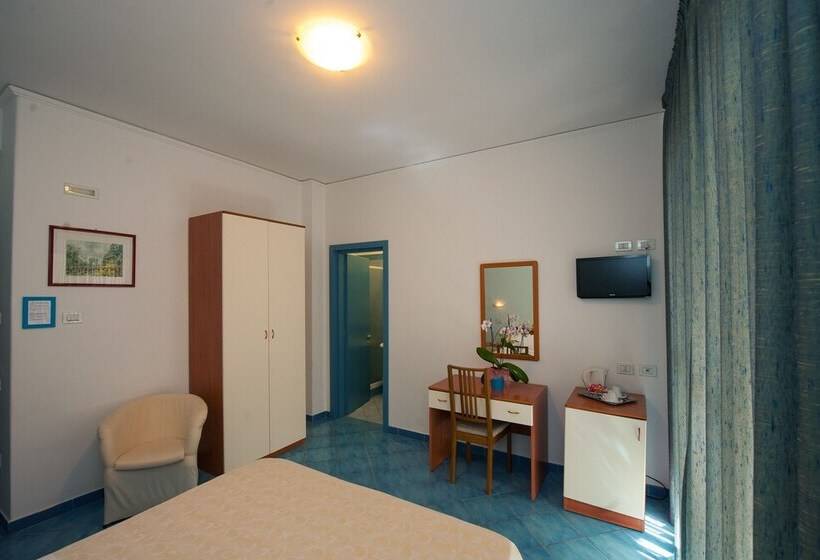 غرفة قياسية مزوَّدة بشُرفة, De Rosa