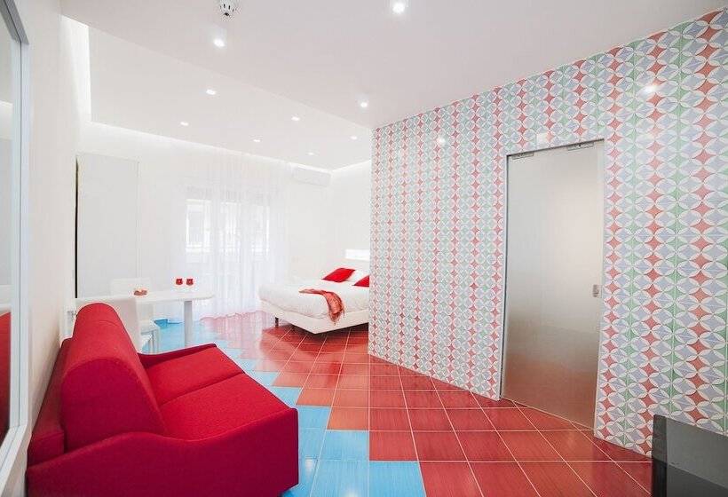 غرفة قياسية مزوَّدة بشُرفة, De Rosa