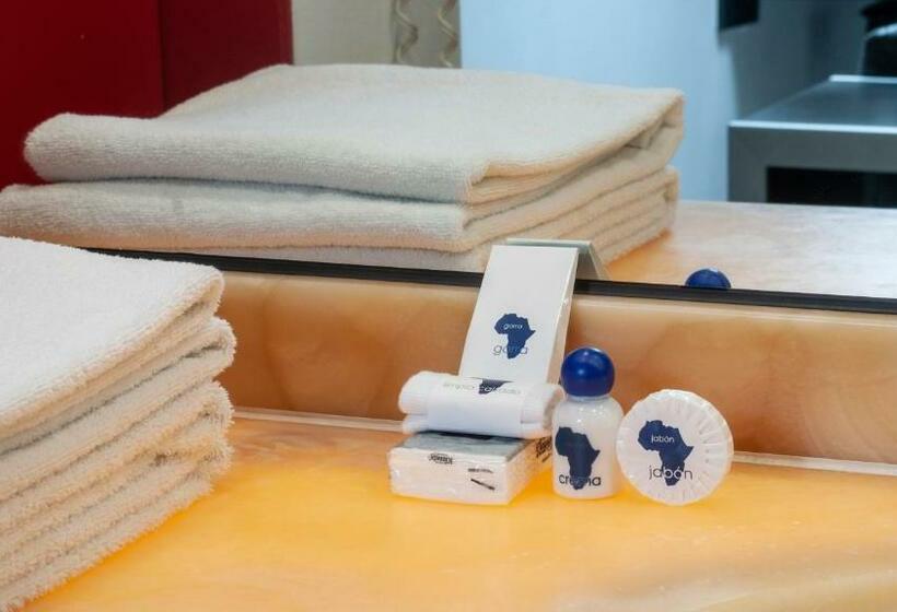 스탠다드 룸 더블 침대 2개, Harare