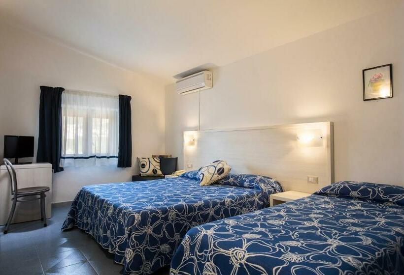 غرفة قياسية ثلاثية, La Playa