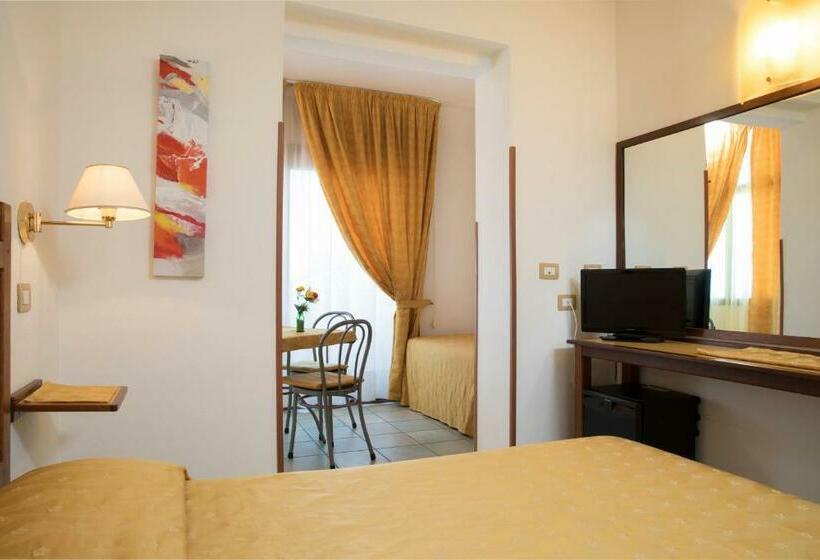 غرفة قياسية ثلاثية, La Playa