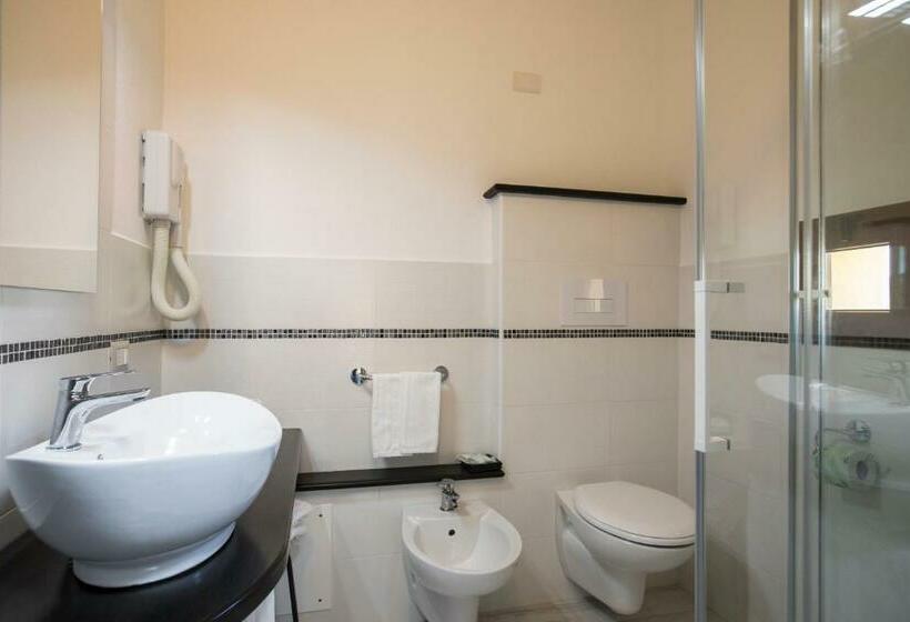 غرفة قياسية ثلاثية, La Playa