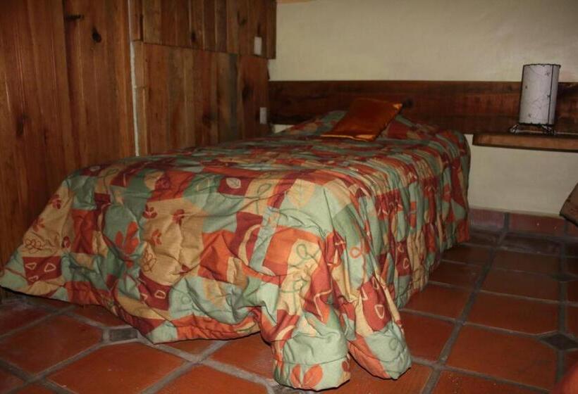 غرفة قياسية ثلاثية, La Vieja Casona