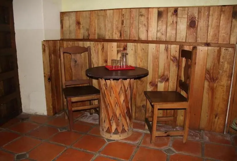 Standard Kolmen Hengen Huone, La Vieja Casona