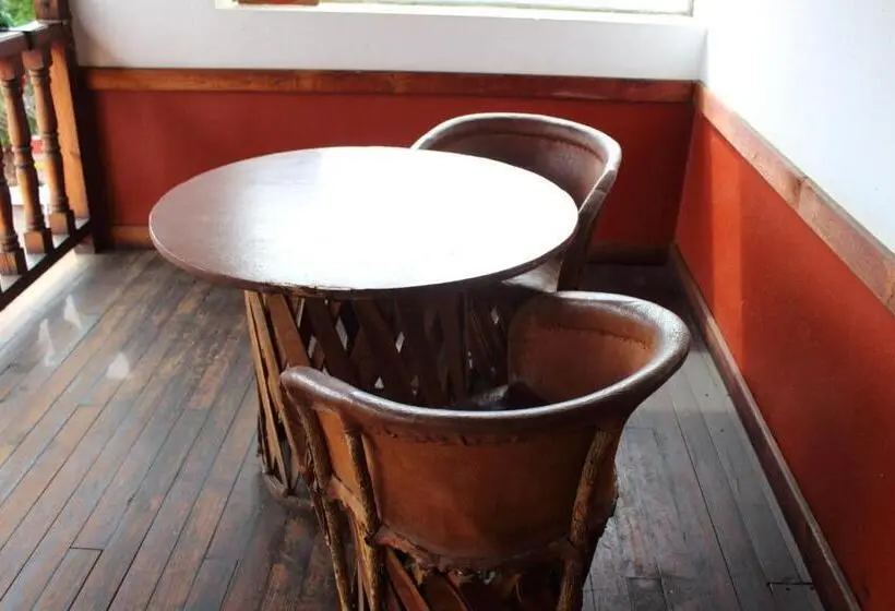 Juniorsviitti Terassi, La Vieja Casona