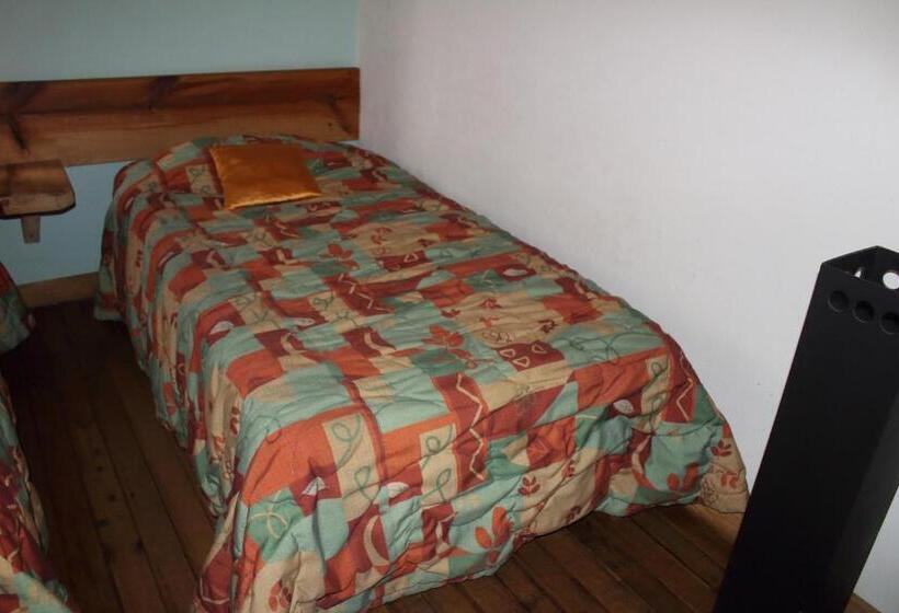 غرفة قياسية ثلاثية, La Vieja Casona