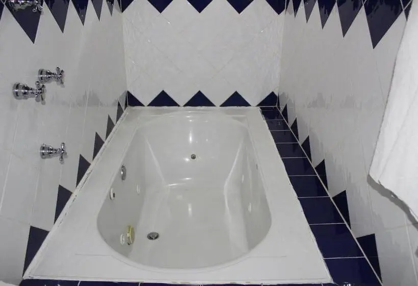Superior-perhehuone, La Vieja Casona