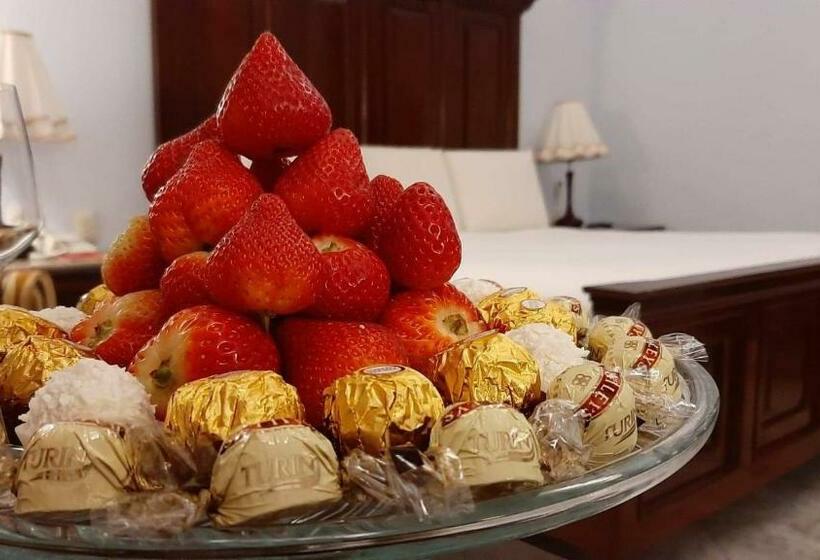 سوئیت با تخت بزرگ, Lopez Campeche