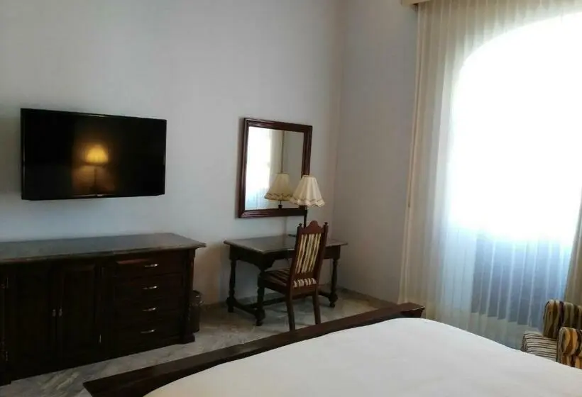سوئیت با تخت بزرگ, Lopez Campeche
