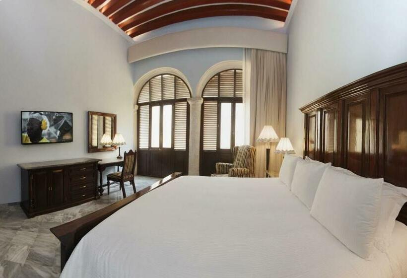 سوئیت با تخت بزرگ, Lopez Campeche