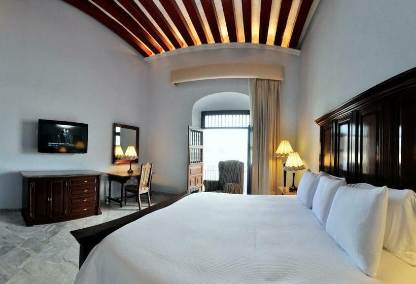 سوئیت با تخت بزرگ, Lopez Campeche