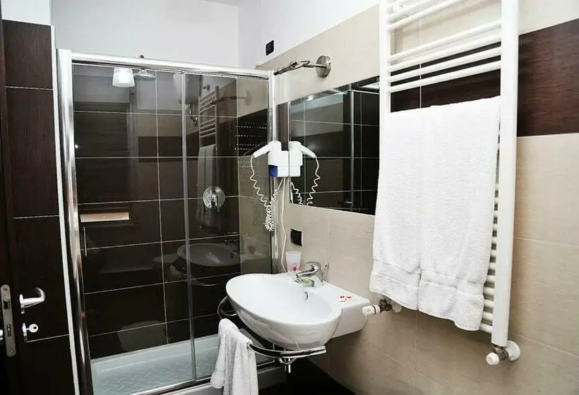 Standard Kolmen Hengen Huone, Miramonti