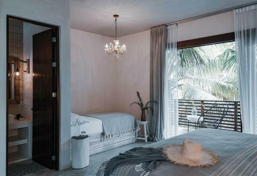 Deluxe Szoba Erkéllyel, Lula Seaside Boutique