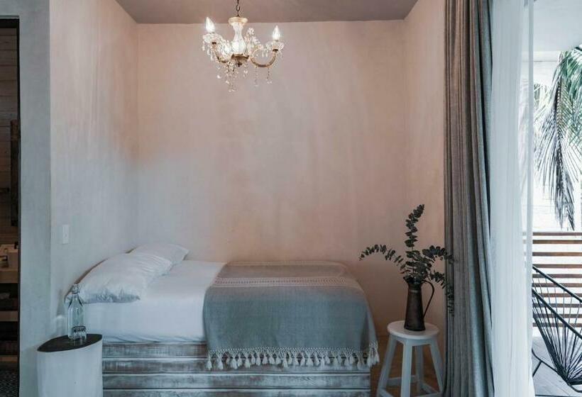 Deluxe Szoba Erkéllyel, Lula Seaside Boutique