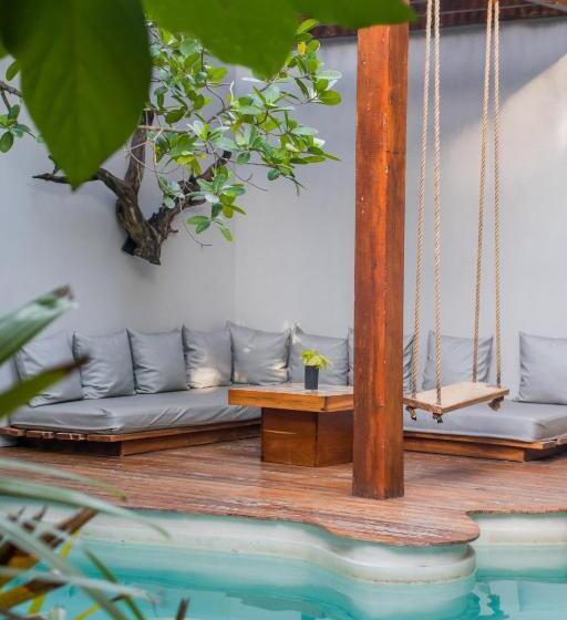 Standard Szoba King Size Bed, Lula Seaside Boutique