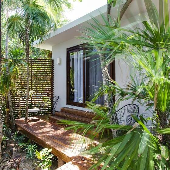 Standard Szoba King Size Bed, Lula Seaside Boutique